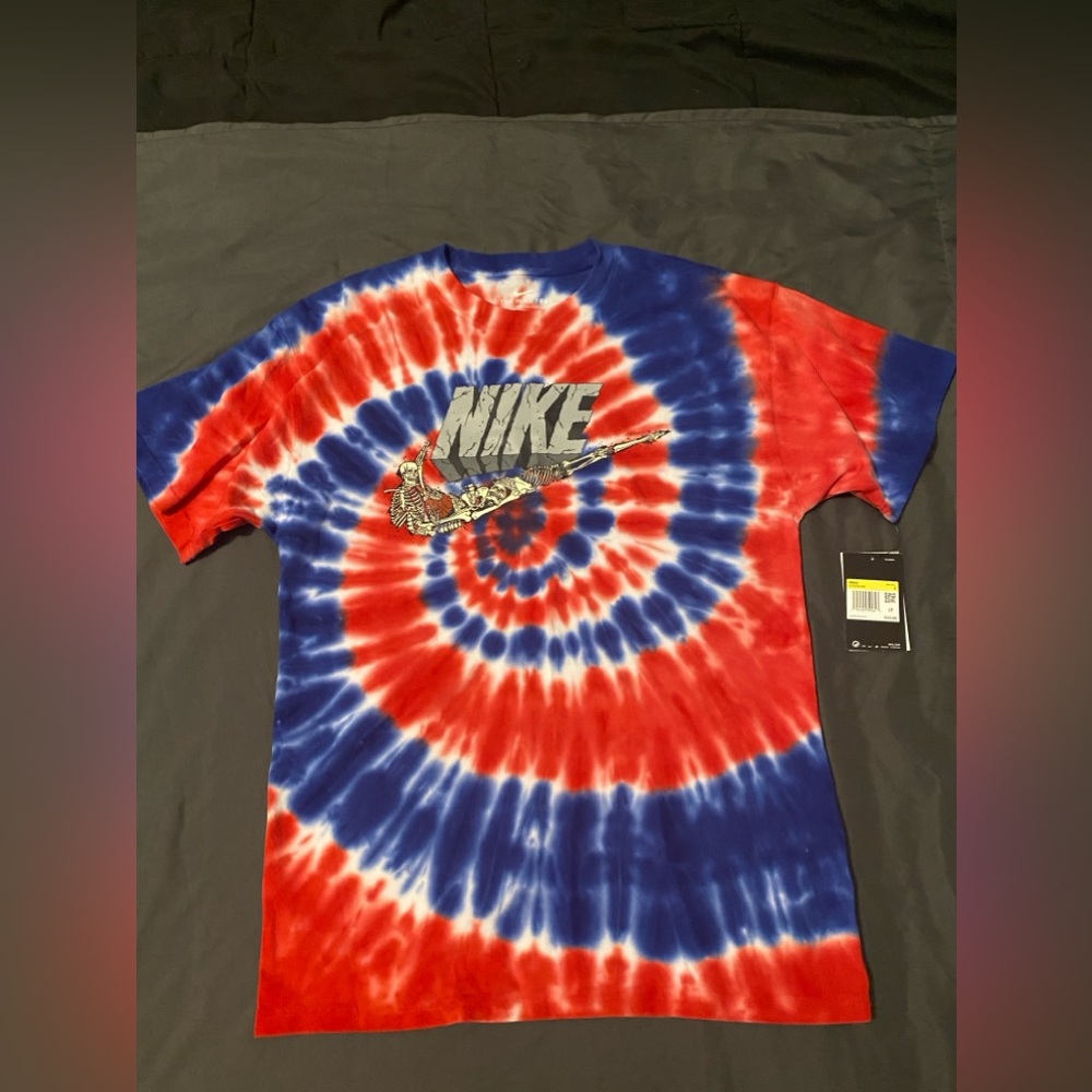 brand new nike t shirt